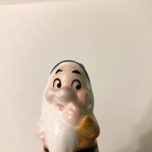 Vintage Bashful Figurine Snow White Dwarfs Disney  Japan 2.5 Inch Tall Figure - Picture 7 of 15